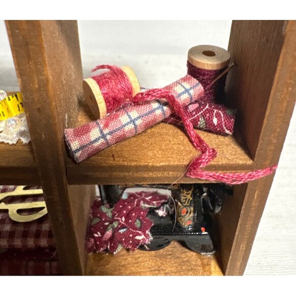 Miniature Wooden Shadow Box Sewing Room and Wooden Tulip Pink - Picture 4 of 11